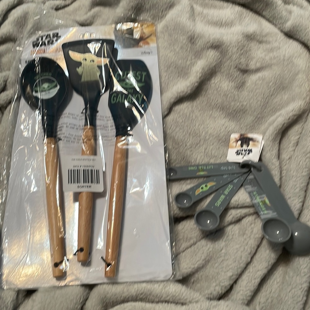 Disney's Mandalorian Baby Yoda Grogu baking supplies/ kitchen kit